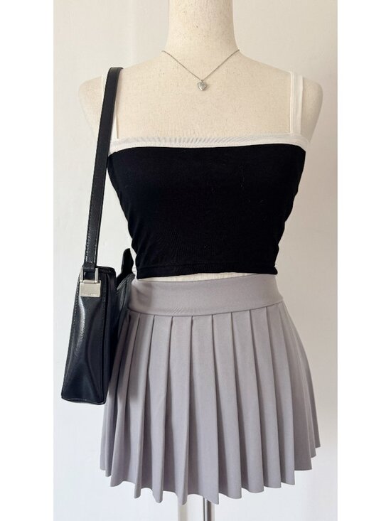 Forever 21 Tops - Forever 21 Black and White Cropped Tank Top